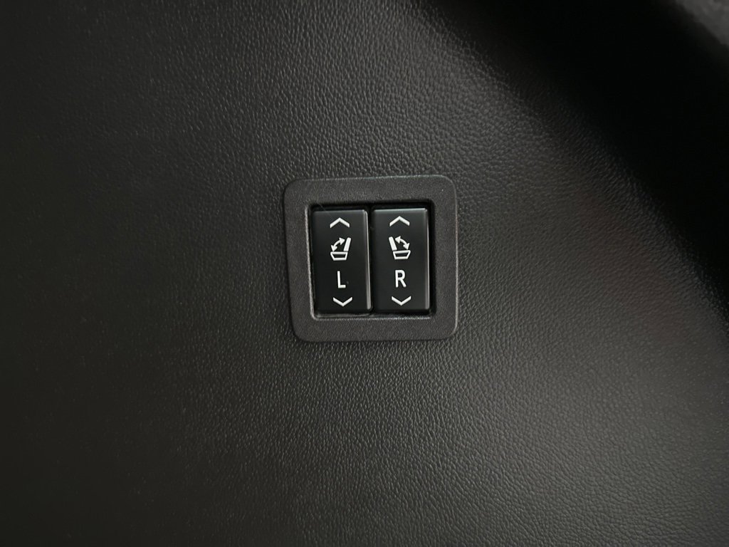 Used 2022 Buick Enclave Avenir w/ Avenir Technology Package image 44