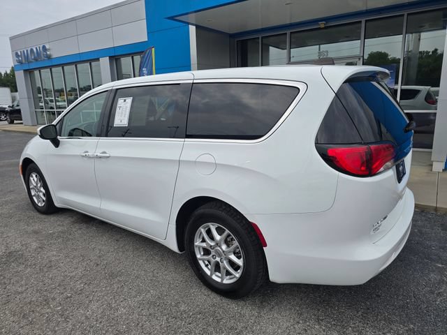 Used 2023 Chrysler Voyager LX FWD image 3