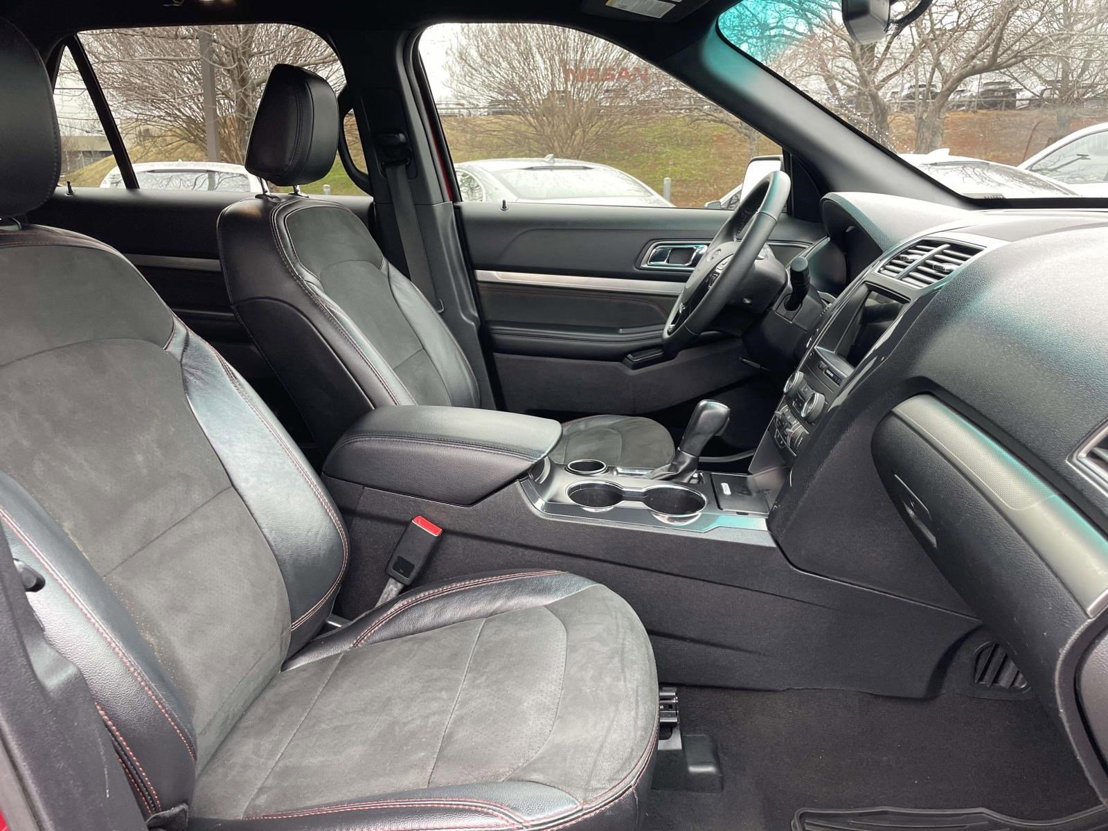 Used 2019 Ford Explorer XLT w/ Equipment Group 202A image 12