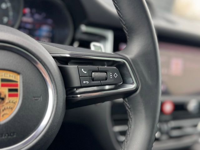 Certified 2025 Porsche Macan image 23
