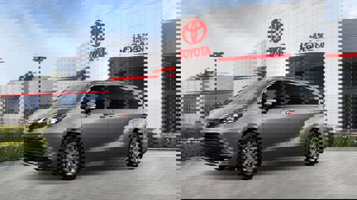 New 2026 Toyota Sienna XLE image 2