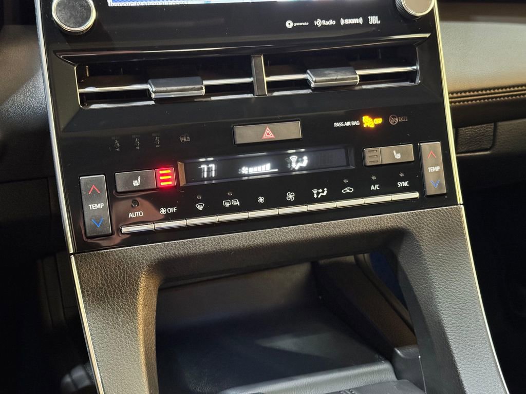 Used 2021 Toyota Avalon XSE image 13