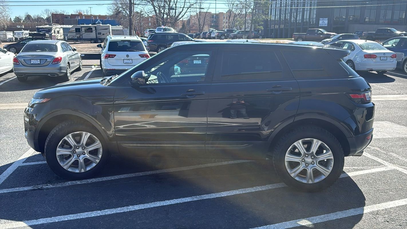 Used 2019 Land Rover Range Rover Evoque SE Premium image 6