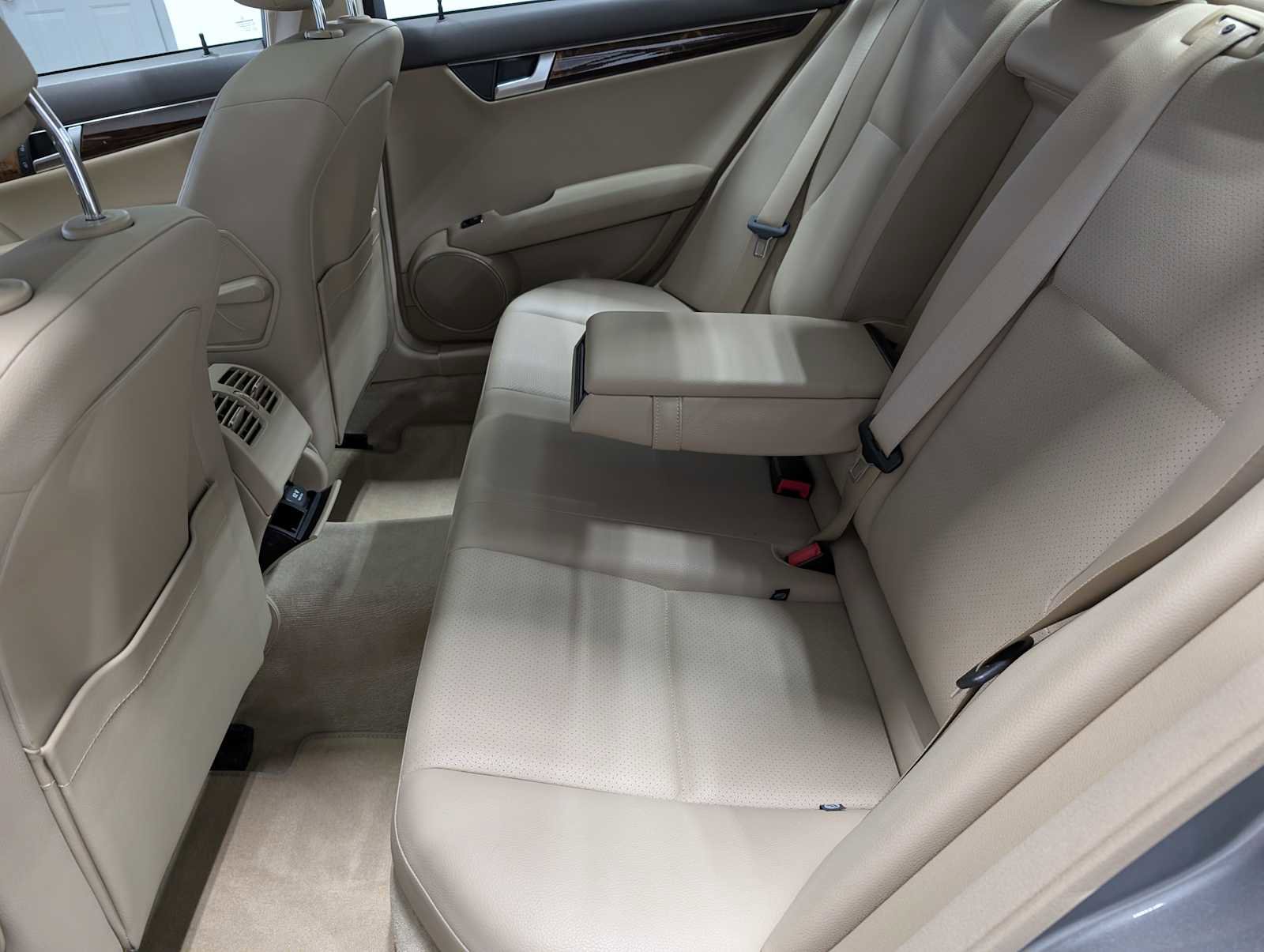 Used 2012 Mercedes-Benz C 300 Sport image 23
