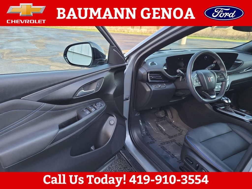 Used 2024 Buick Envista Sport Touring w/ Convenience I Package FWD image 2