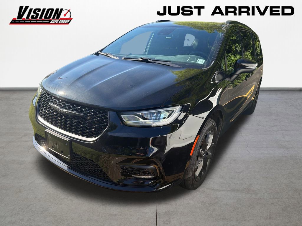 Used 2023 Chrysler Pacifica Touring-L w/ S Appearance Package AWD/4WD image 1