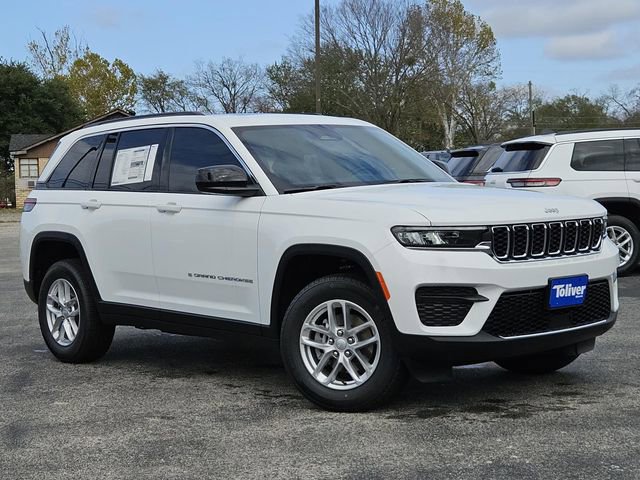 New 2025 Jeep Grand Cherokee Laredo image 2