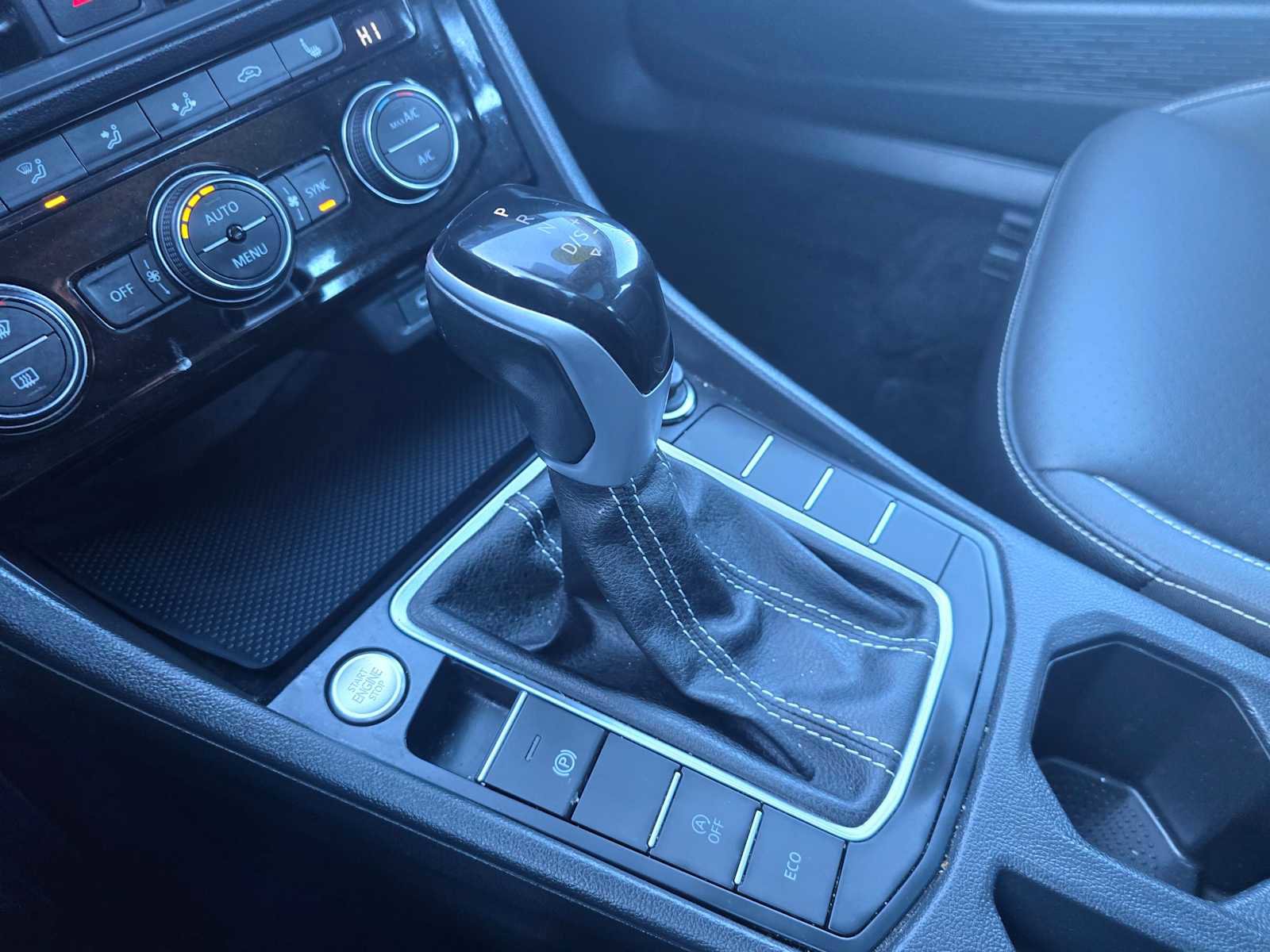 Used 2024 Volkswagen Jetta SE image 31