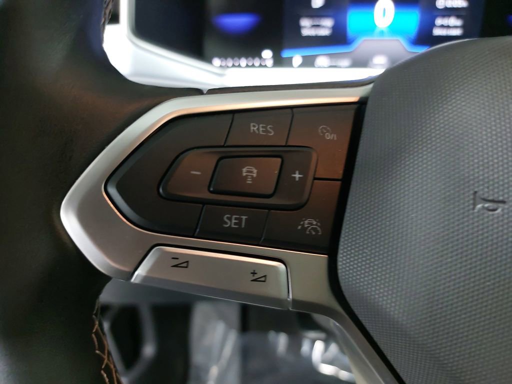 Used 2025 Volkswagen Taos SE image 16