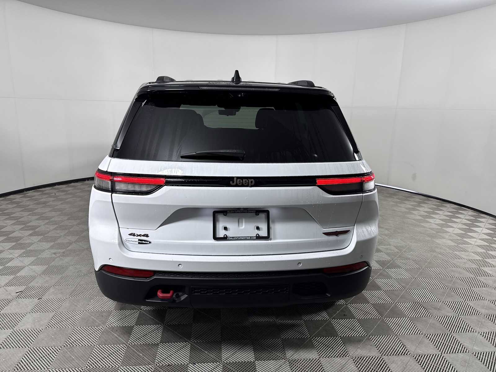 Used 2022 Jeep Grand Cherokee Trailhawk w/ Luxury Tech Group III image 7