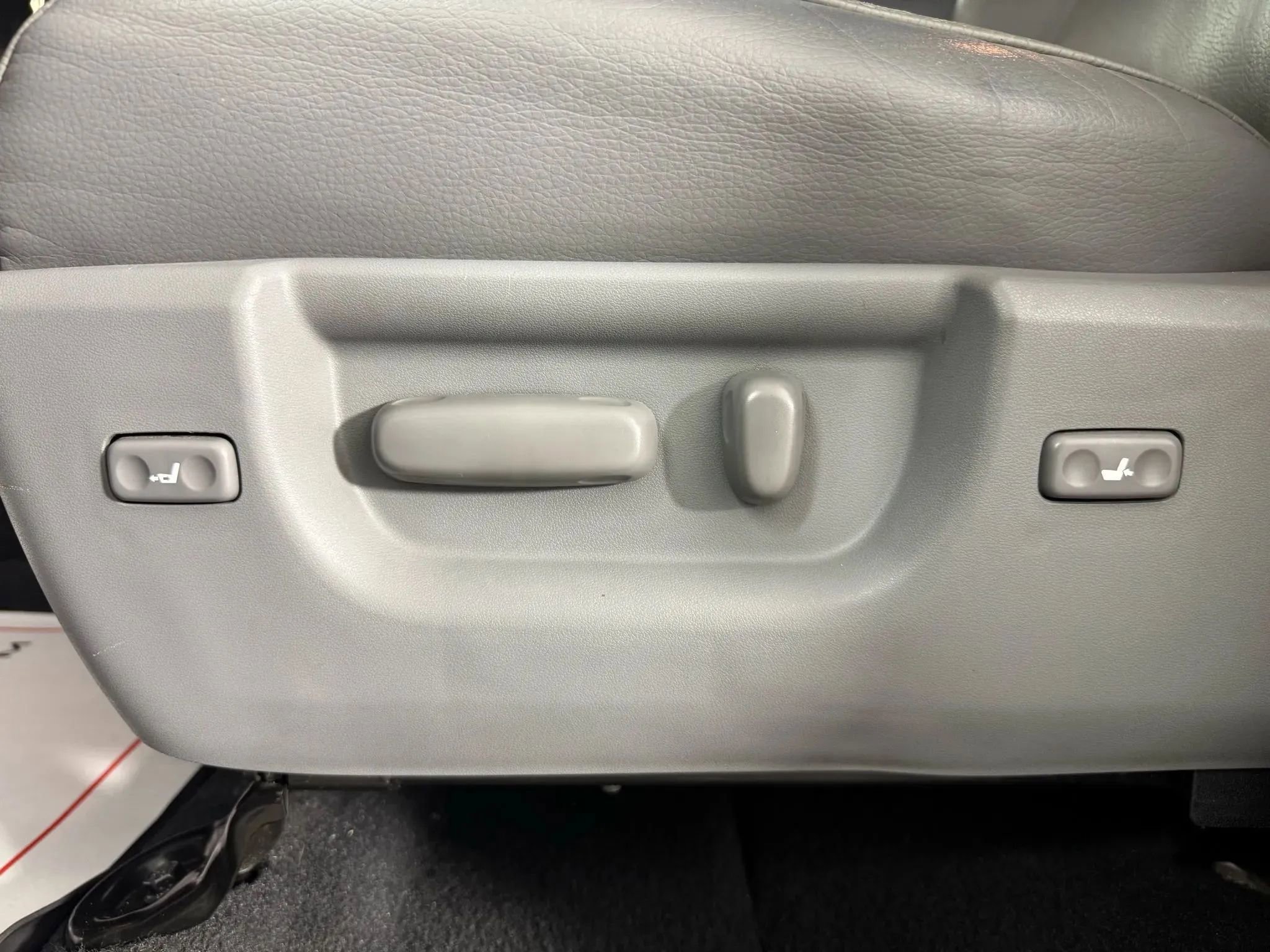 Used 2019 Toyota Sequoia Limited image 33