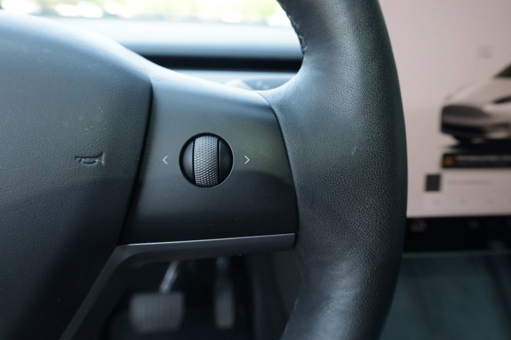 Used 2023 Tesla Model Y Long Range AWD/4WD image 24