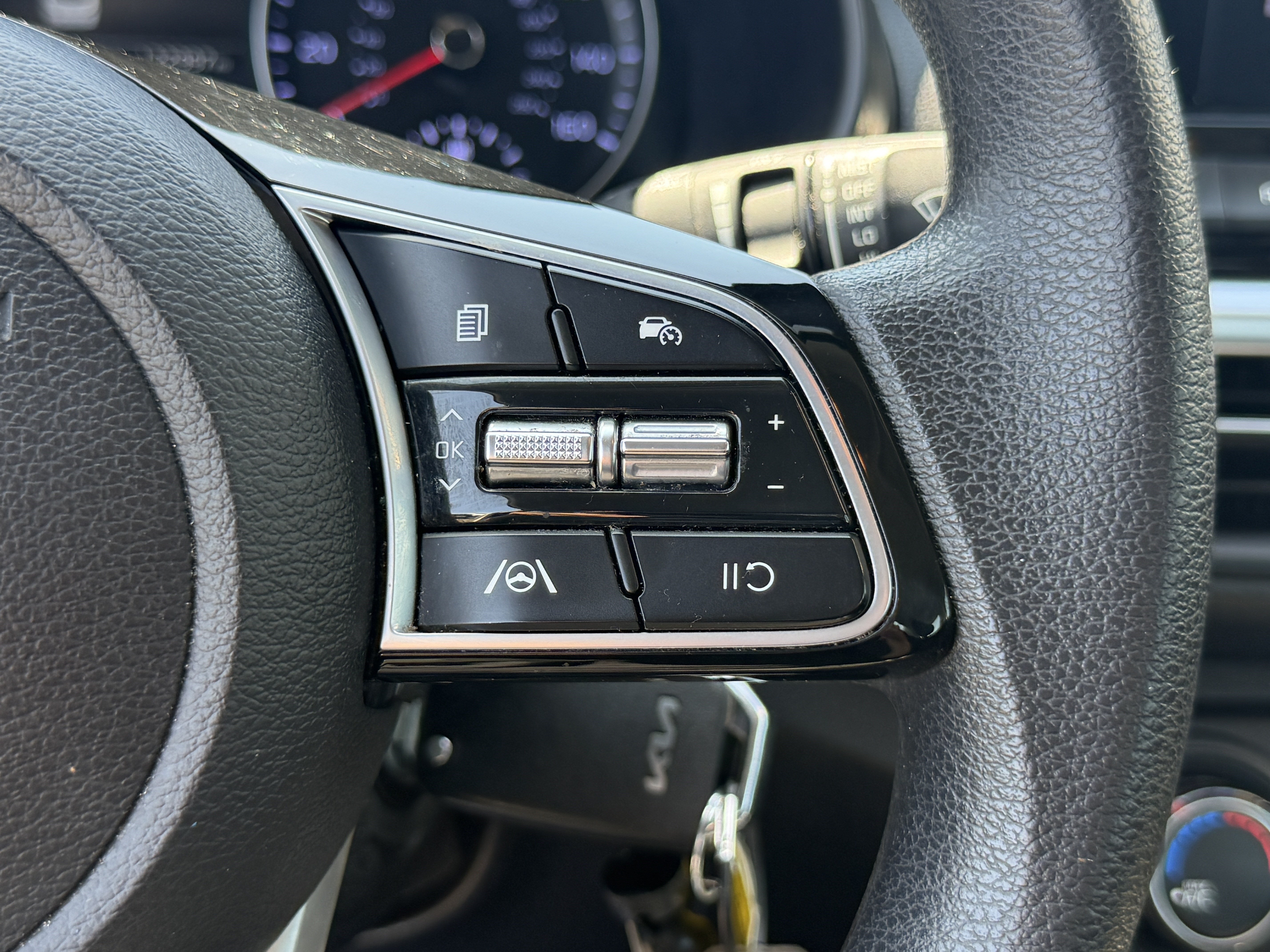 Used 2023 Kia Forte LXS FWD image 19