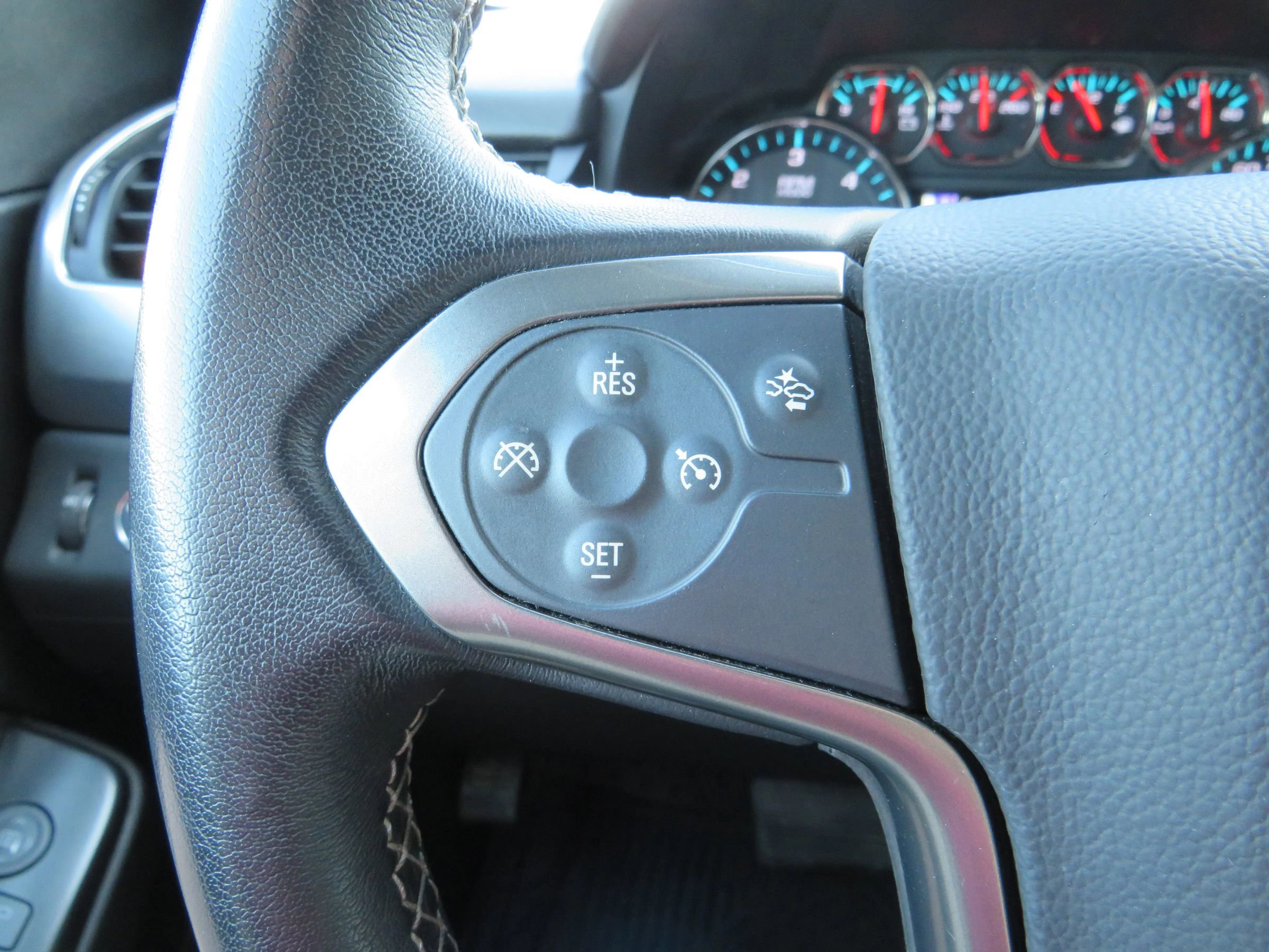 Used 2020 Chevrolet Suburban LT AWD/4WD image 17