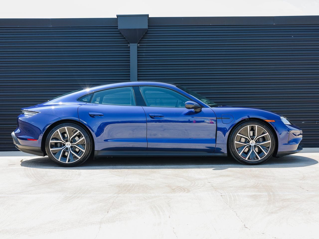 Used 2025 Porsche Taycan AWD/4WD image 8