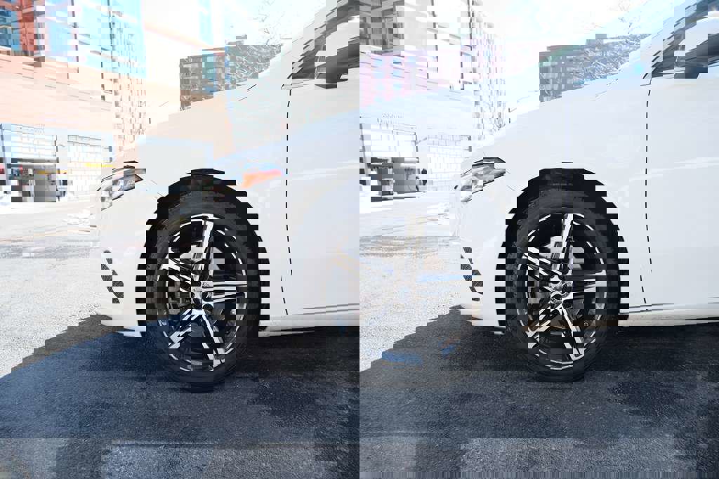 Used 2019 Mercedes-Benz A 220 4MATIC w/ Driver Assistance Package image 5