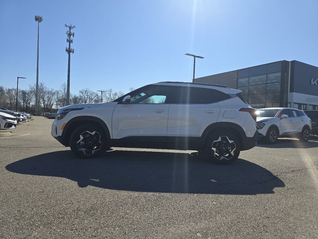 Used 2025 Kia Seltos EX image 14