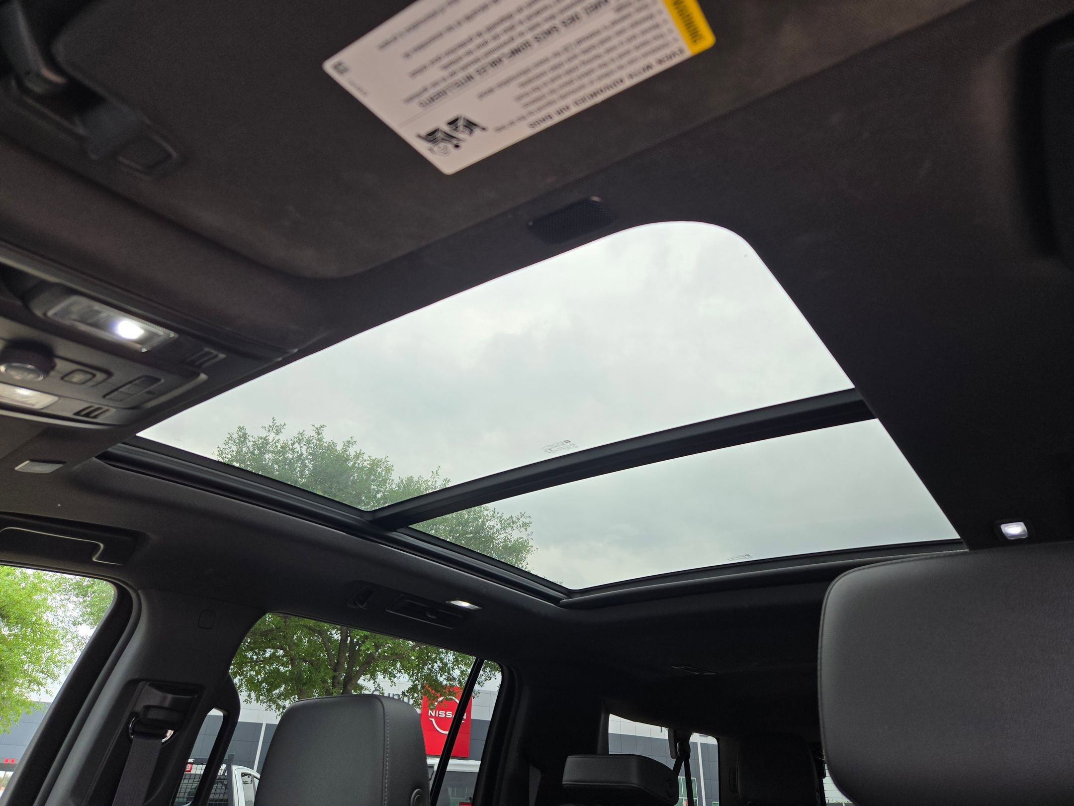 Used 2023 Chevrolet Suburban Z71 AWD/4WD image 10