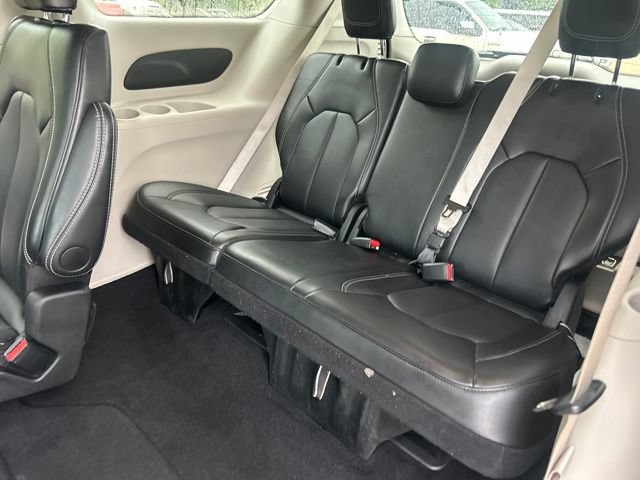 Used 2024 Chrysler Pacifica Touring-L FWD image 21