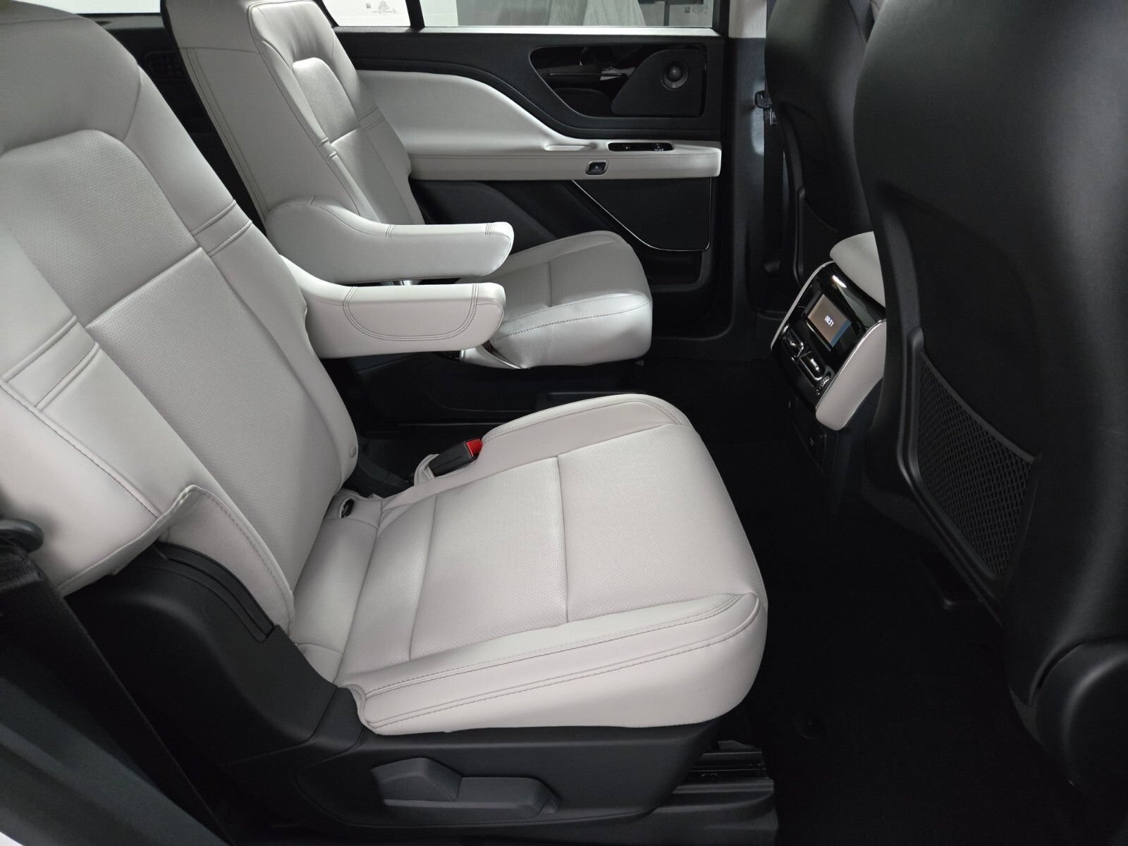 New 2026 Lincoln Aviator AWD image 20