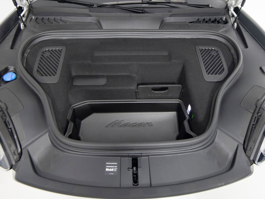 New 2026 Porsche Macan Turbo Electric image 45