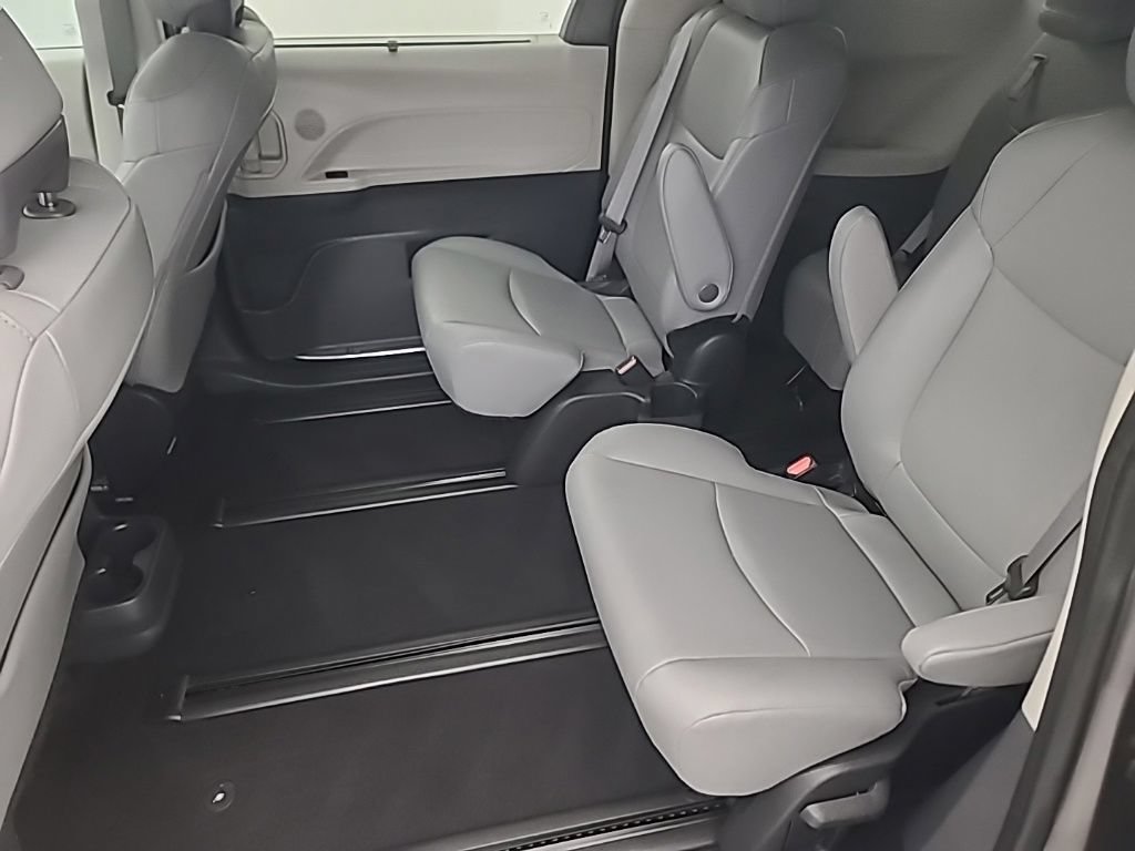 Used 2023 Toyota Sienna XLE AWD/4WD image 20