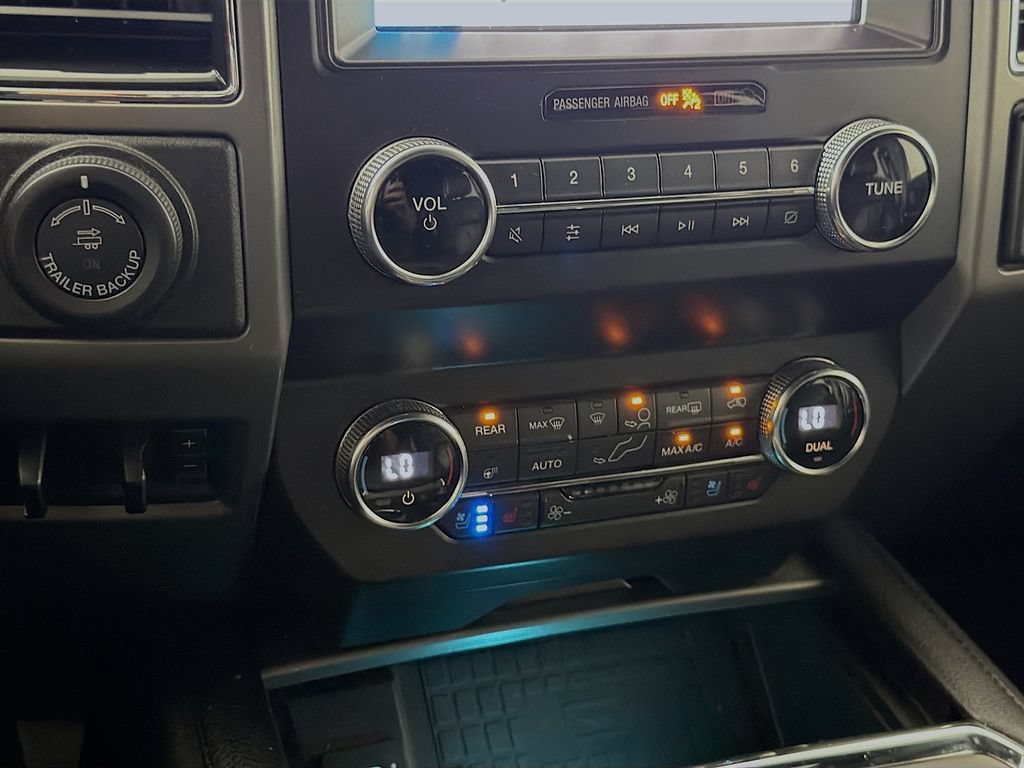 Used 2019 Ford Expedition XLT w/ Equipment Group 202A AWD/4WD image 19