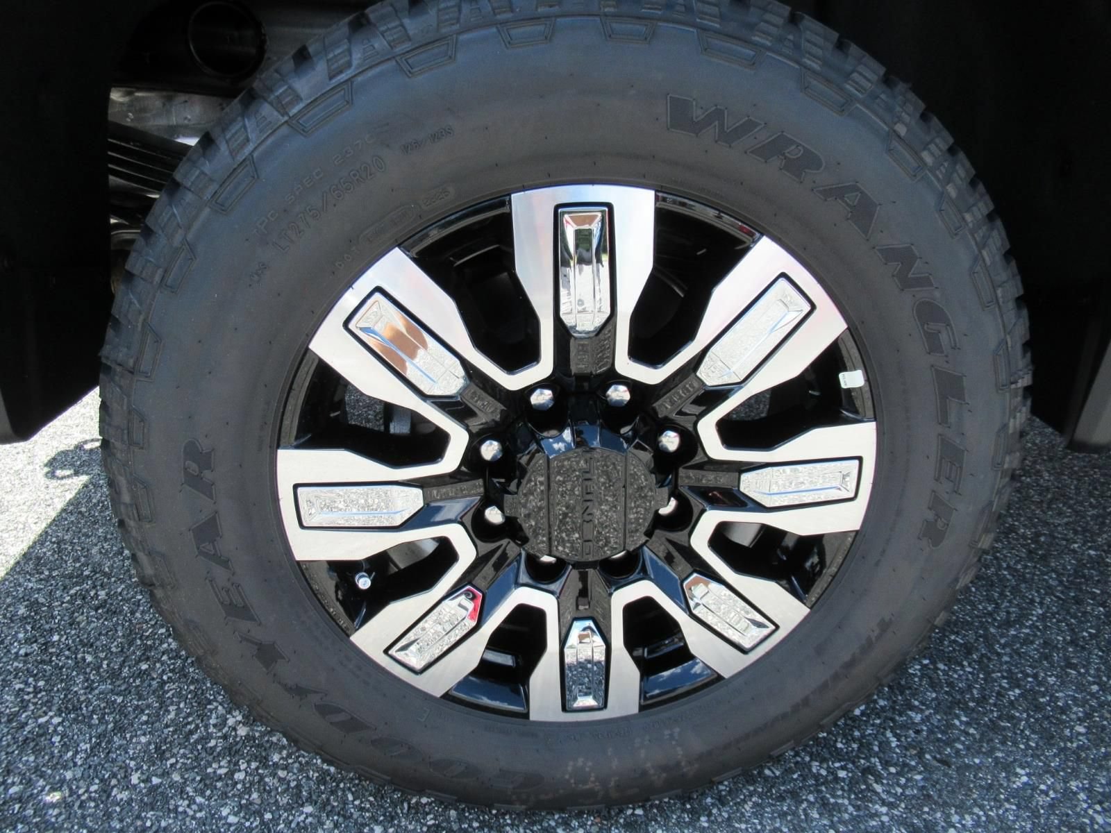 New 2026 GMC Sierra 2500 Denali w/ Denali Reserve Package AWD/4WD image 9