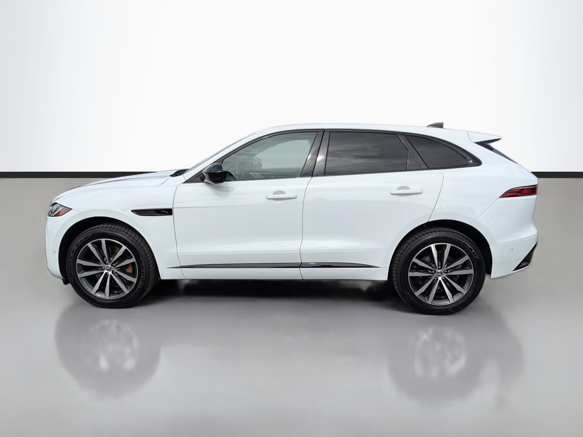 Used 2026 Jaguar F-PACE R-Dynamic S AWD/4WD image 2
