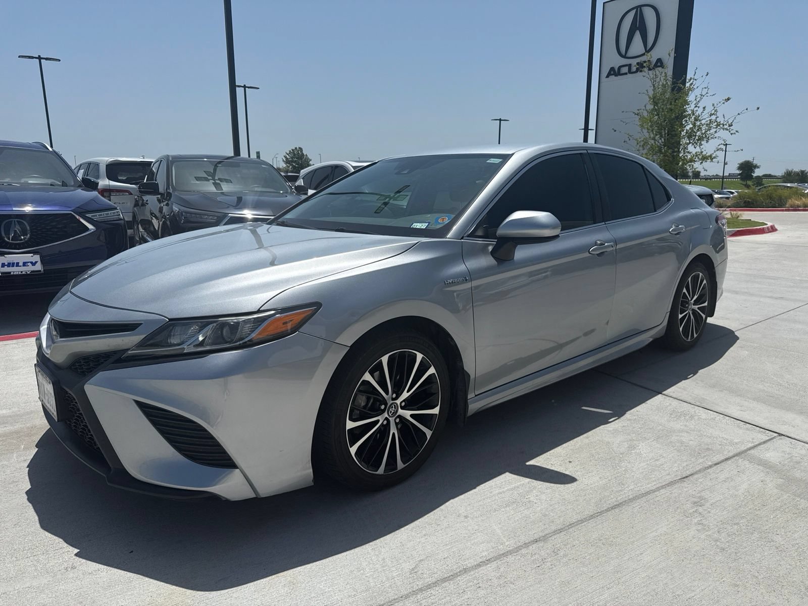 Used 2020 Toyota Camry SE FWD image 4