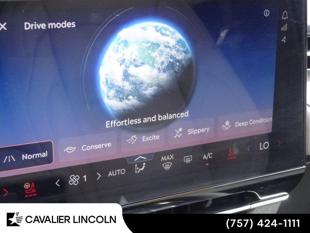 Certified 2025 Lincoln Nautilus Premier image 39