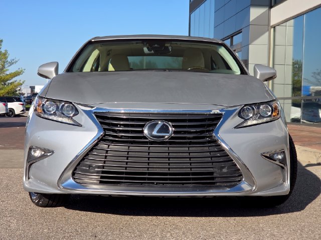 Used 2016 Lexus ES 350 w/ Luxury Package w/Wood Trim FWD image 3