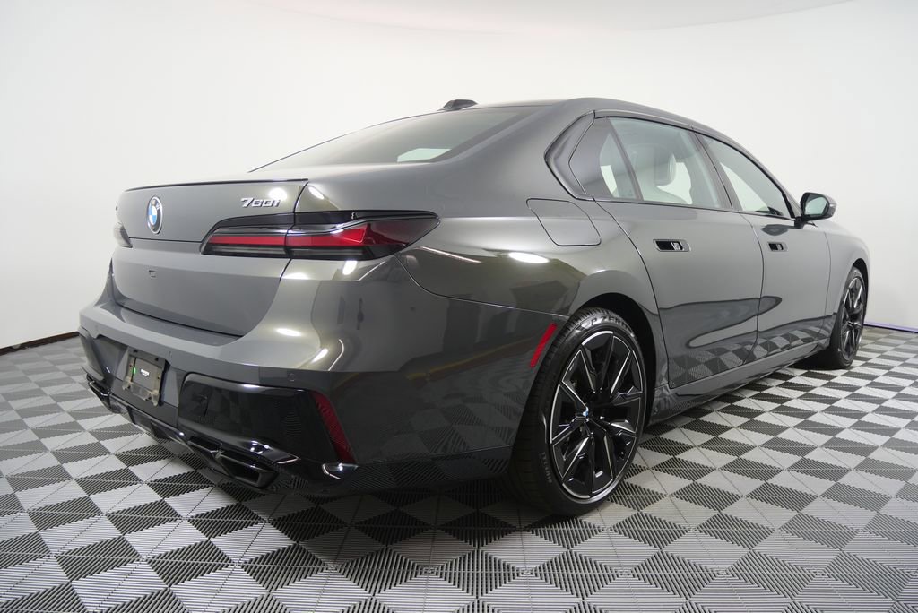 Certified 2023 BMW 760i xDrive w/ Executive Package image 3