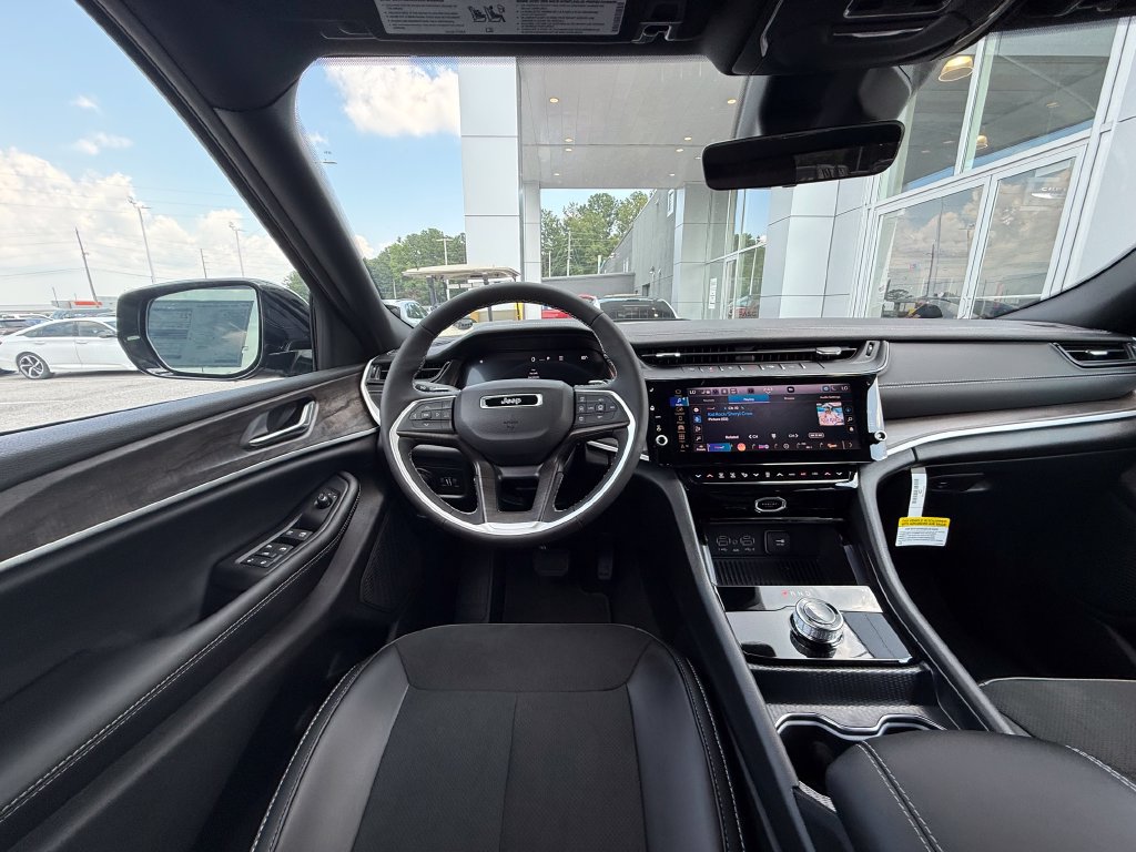 New 2026 Jeep Grand Cherokee Altitude RWD image 8