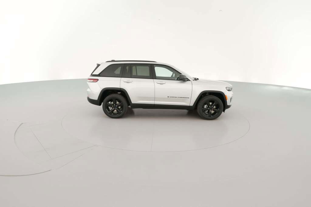 New 2025 Jeep Grand Cherokee Limited w/ Black Appearance Package image 14
