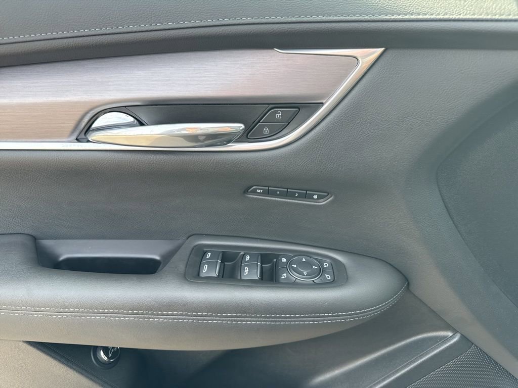 Used 2025 Cadillac XT6 Luxury image 20