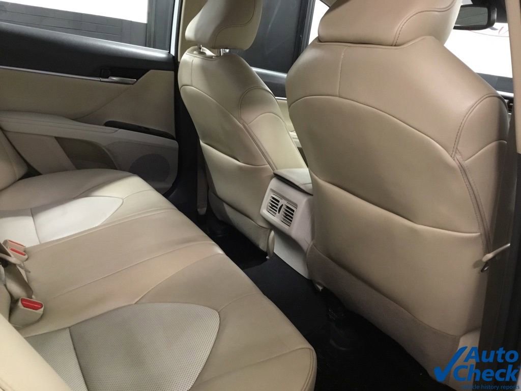 Used 2020 Toyota Camry XLE image 31