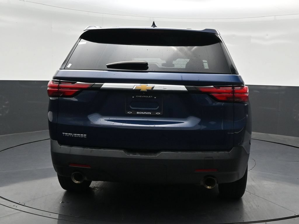 Used 2022 Chevrolet Traverse LS FWD image 4