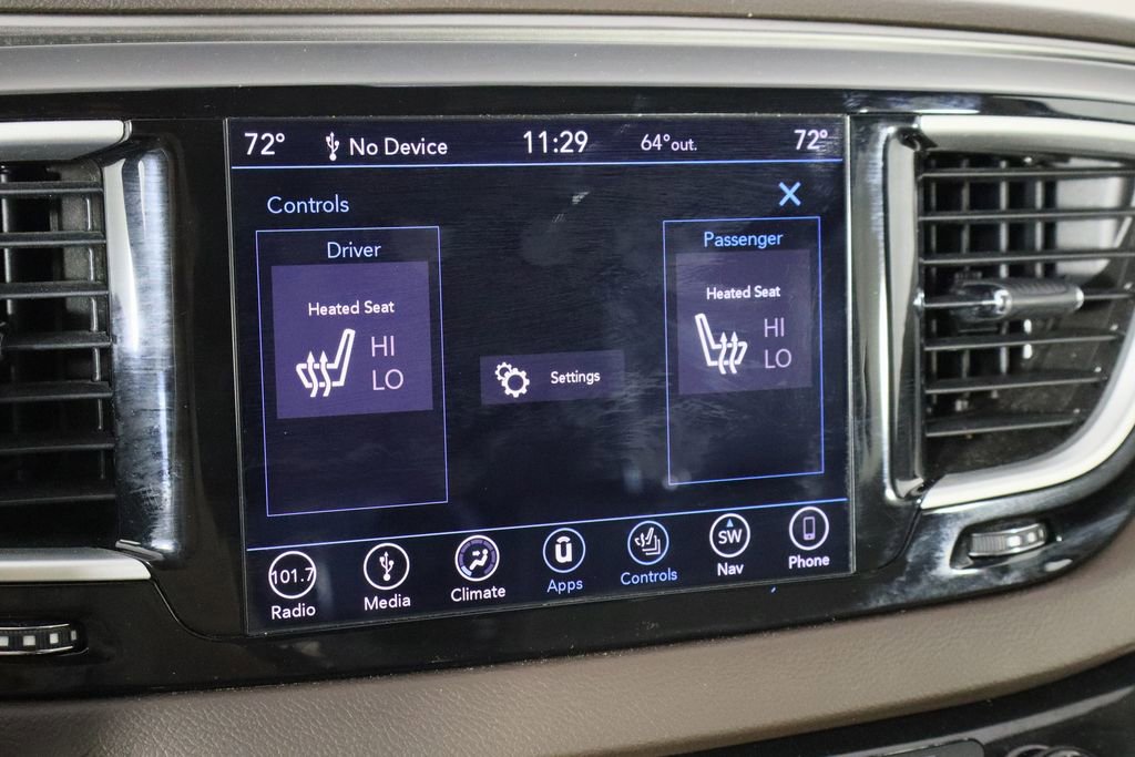 Used 2018 Chrysler Pacifica Touring-L image 35