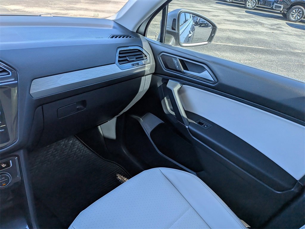 Used 2020 Volkswagen Tiguan SEL image 18