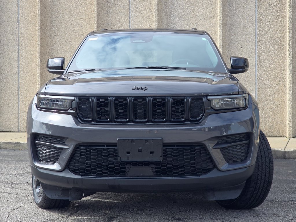 Used 2023 Jeep Grand Cherokee Altitude AWD/4WD image 12