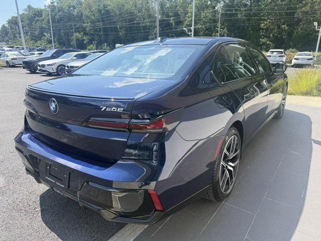 New 2026 BMW 750e xDrive w/ Premium Package image 7