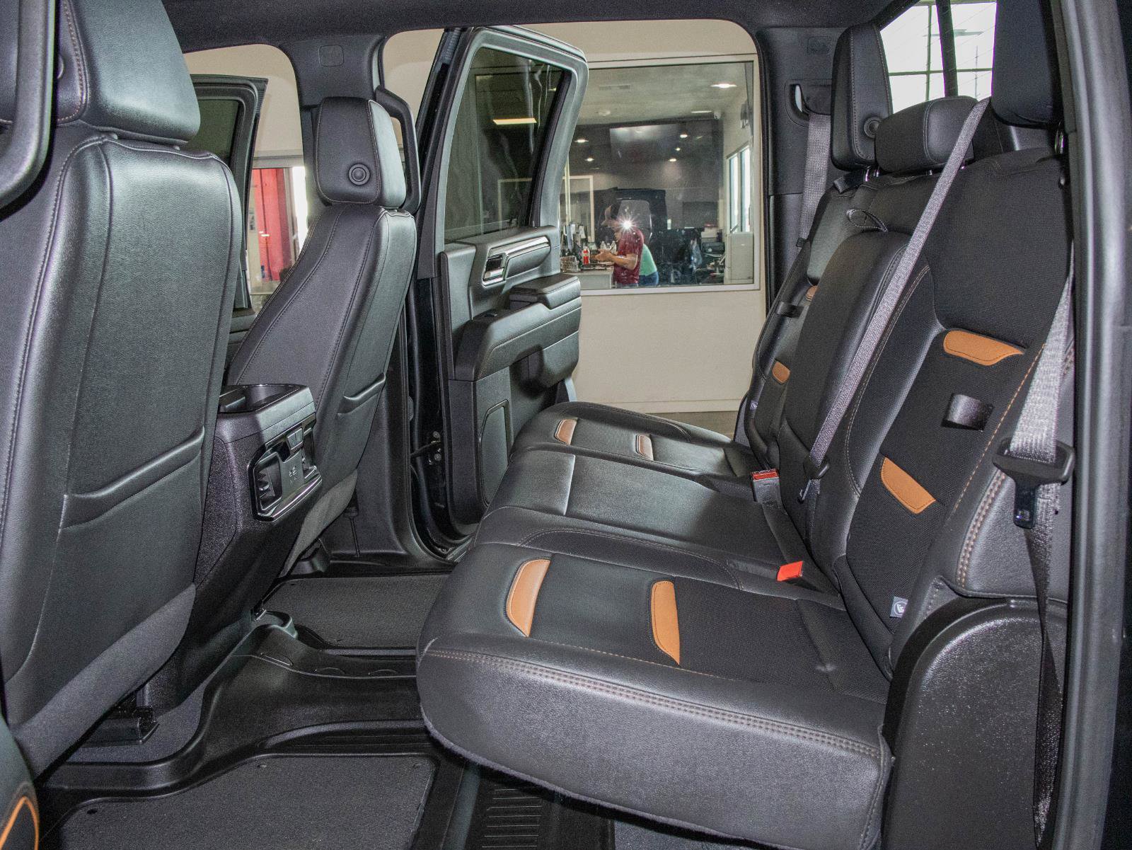 Used 2024 GMC Sierra 2500 AT4 w/ AT4 Premium Plus Package AWD/4WD image 15