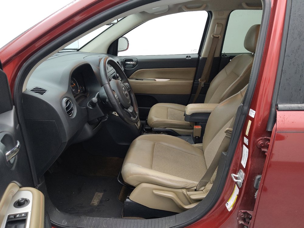 Used 2014 Jeep Compass Latitude FWD image 17