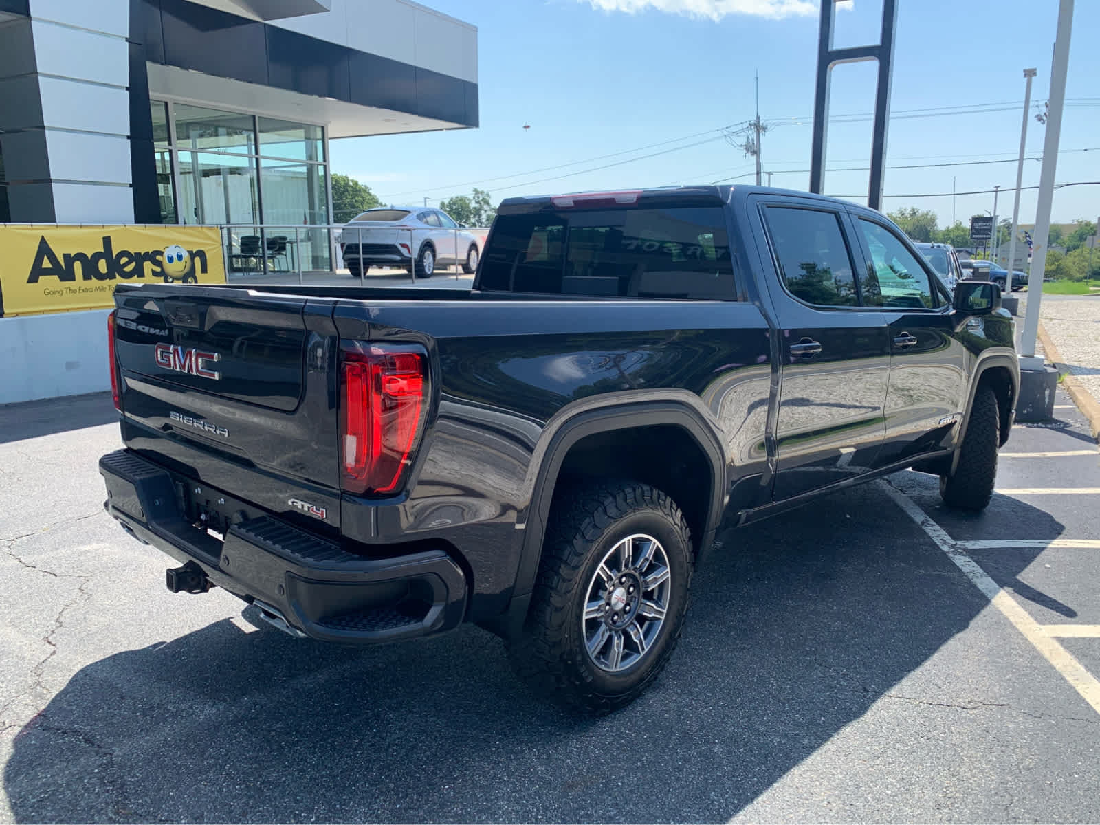 Used 2024 GMC Sierra 1500 AT4 w/ AT4 Preferred Package AWD/4WD image 7