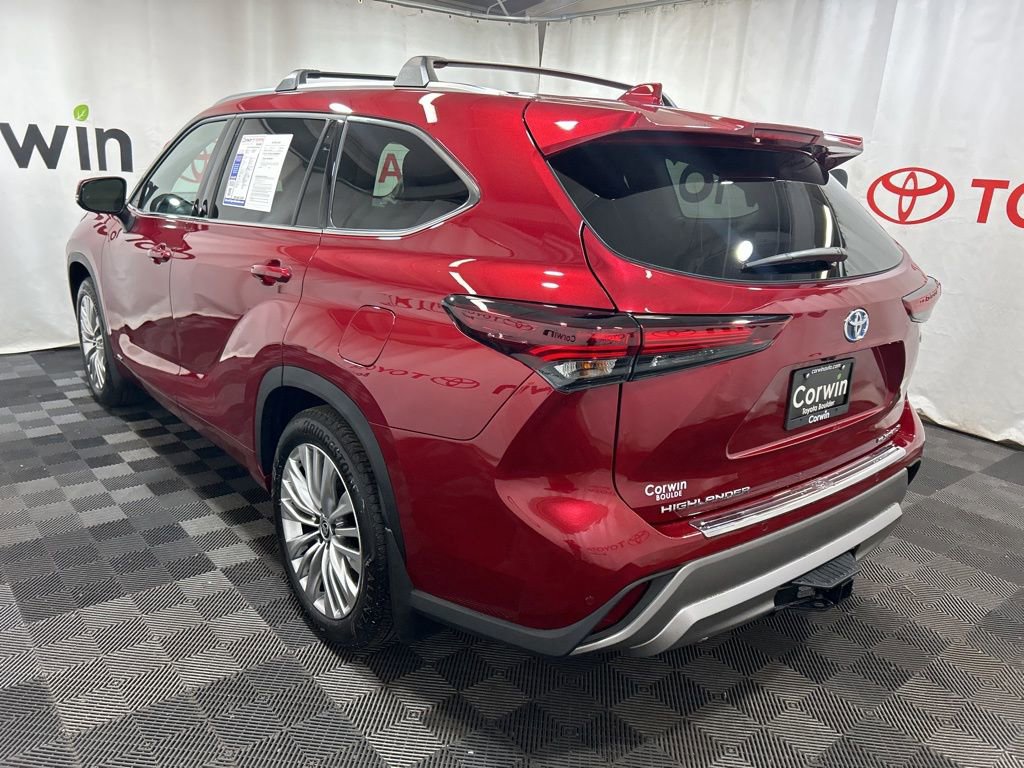 Used 2024 Toyota Highlander Platinum AWD/4WD image 5