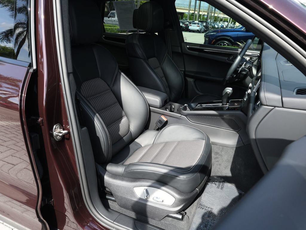 Used 2025 Porsche Macan Turbo AWD/4WD image 21
