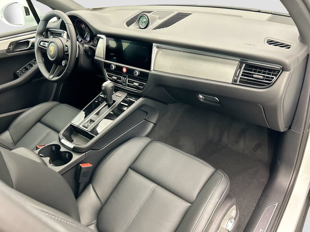 Used 2026 Porsche Macan AWD/4WD image 20