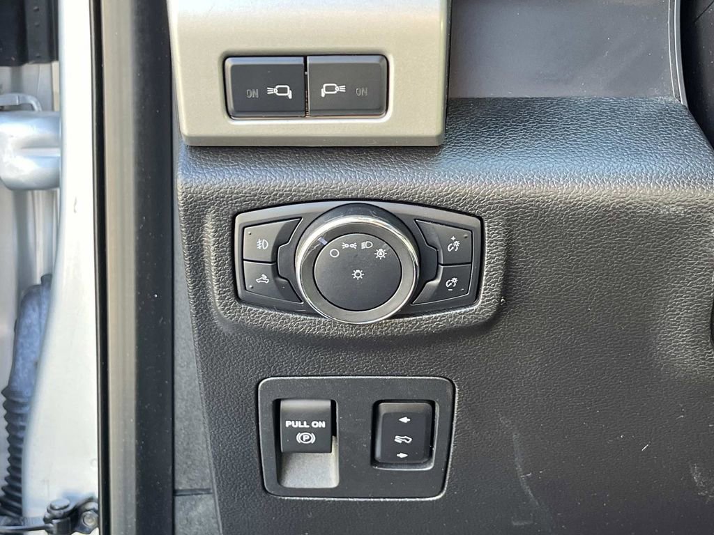 Used 2018 Ford F150 Lariat image 29