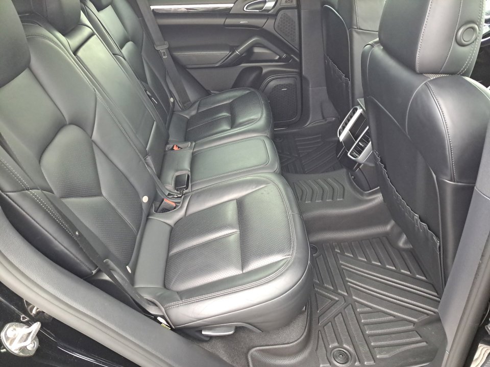 Used 2015 Porsche Cayenne S w/ Premium Package AWD/4WD image 14